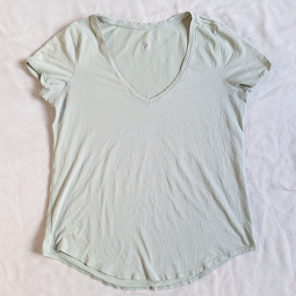 Lululemon Love Top Tee Shirt Pale Sage Green V-Neck, 8